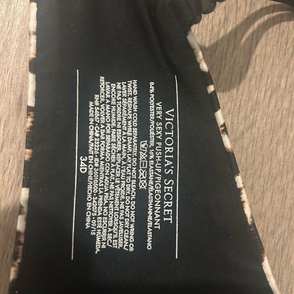 Victoria's Secret Very Sexy Push-Up Leopard Print Bra with Black Straps - Picture 4 of 4